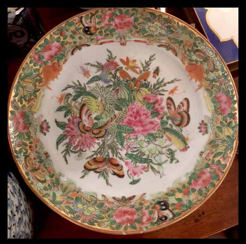 II.798 PLATO CANTÓN CON MARIPOSAS