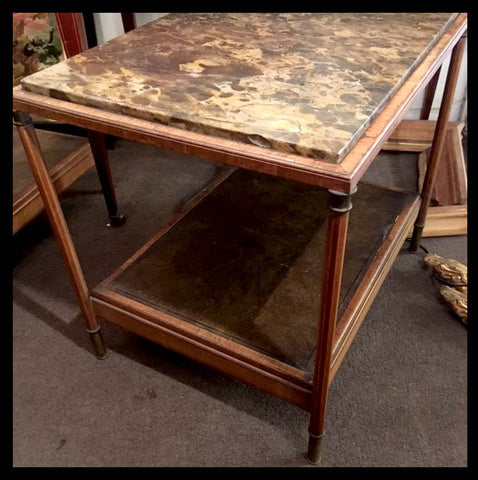 II.800 PAR DE MESAS LATERALES CON MÁRMOL