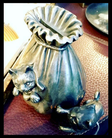 II.789 ALCANCÍA CON GATOS WMF