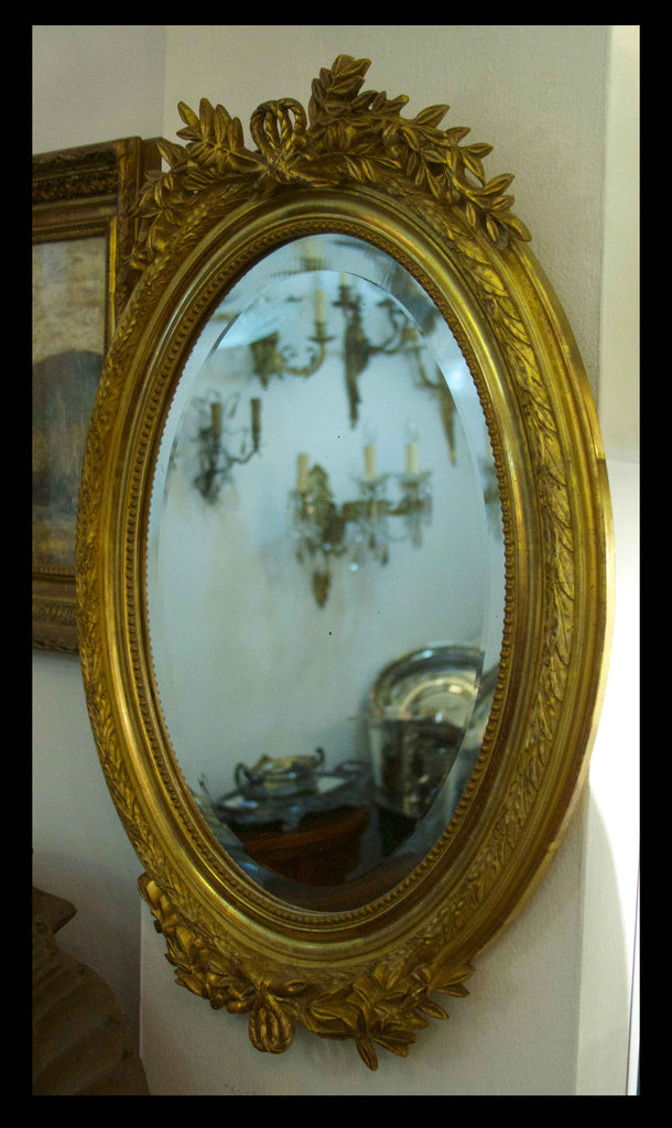 II.31 ESPEJO MARCO DORADO