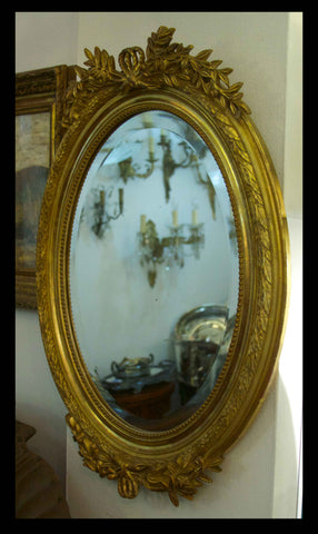 II.31 ESPEJO MARCO DORADO