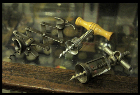 II.19 DESCORCHADORES DE VINO