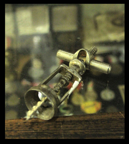 II.19 DESCORCHADORES DE VINO