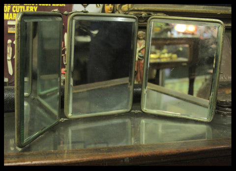 II.20 ESPEJO TRÍPTICO DE VIAJE