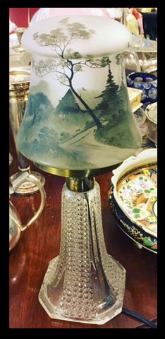 II.814 LÁMPARA DE MESA DE CRISTAL Y VIDRIO PINTADO