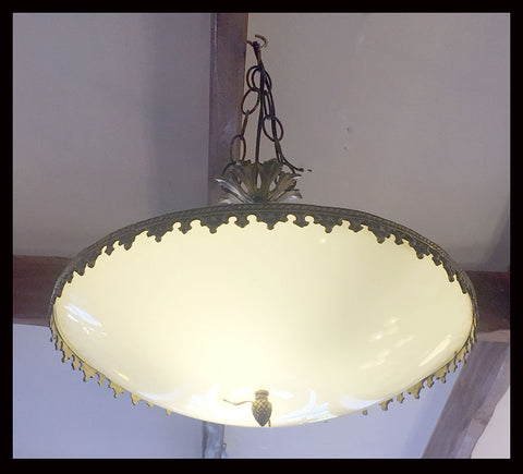 II.608 LÁMPARA COLGANTE DE BAQUELITA