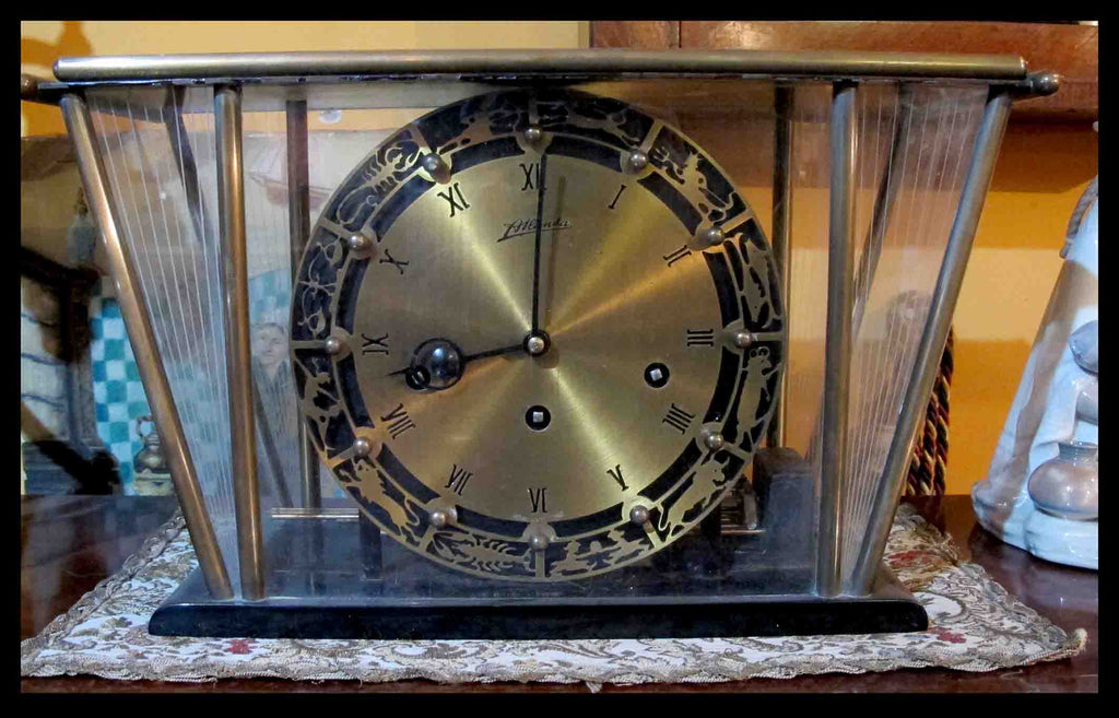 II.711 RELOJ DE MESA