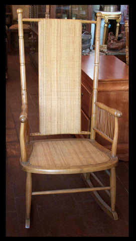 I.22 SILLA MECEDORA EUROPEA