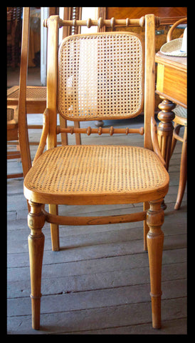 I.61 PAR DE SILLAS ESTILO THONET