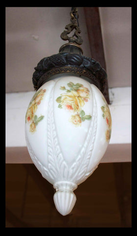 II.58 LÁMPARA OPALINA TALLADA Y PINTADA A MANO