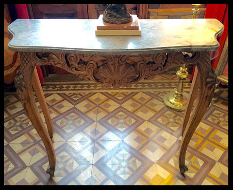 I.480 ARRIMO DE MADERA TALLADA Y MÁRMOL