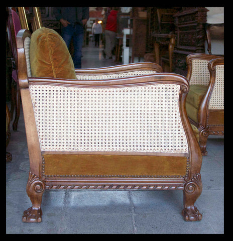 I.31 JUEGO SOFÁ Y DOS SITIALES DE MADERA Y JUNCO