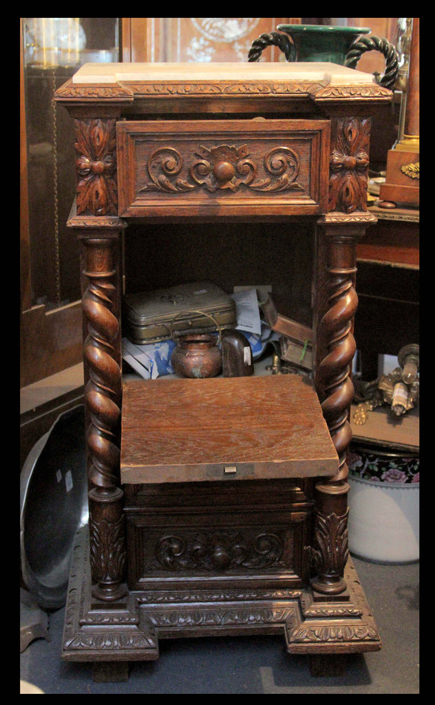 I.29 VELADOR  DE MADERA TALLADA