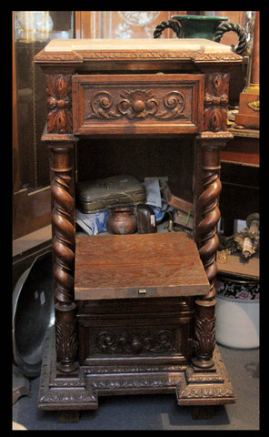 I.29 VELADOR  DE MADERA TALLADA