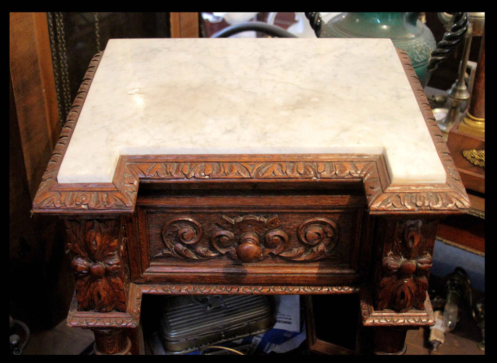 I.29 VELADOR  DE MADERA TALLADA