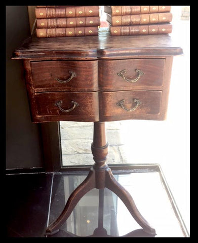 I.456 MESA ISABELINA CON CAJONES