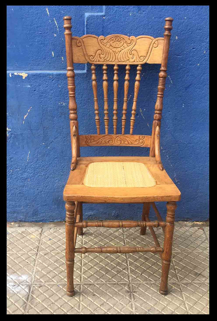 I.344 SILLAS DE MADERA TALLADA