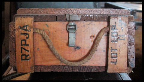 II.70 CAJA DE MADERA PARA EXPLOSIVOS