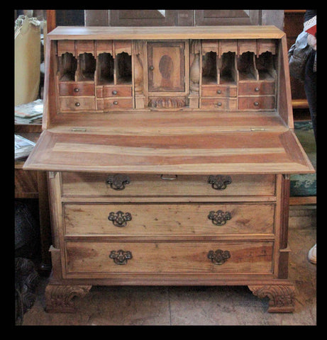 I.42 SECRETAIRE DE MADERA