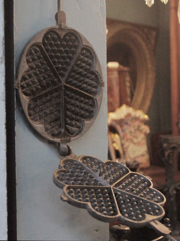 II.97 WAFFLERA DE ACERO ANTIGUA