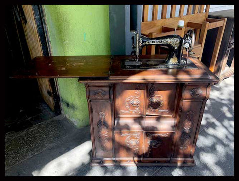 I.1018 MÁQUINA DE COSER SINGER