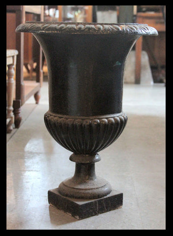 II.46 MACETA NEGRA