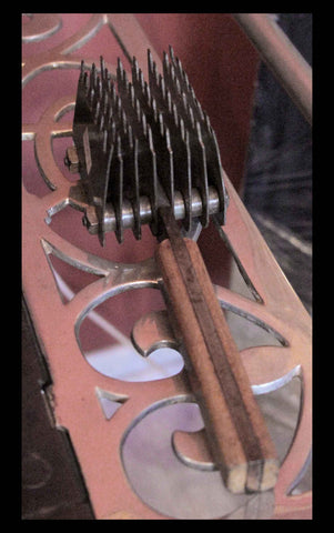 II.65 MOLEDOR DE CARNE ANTIGUO