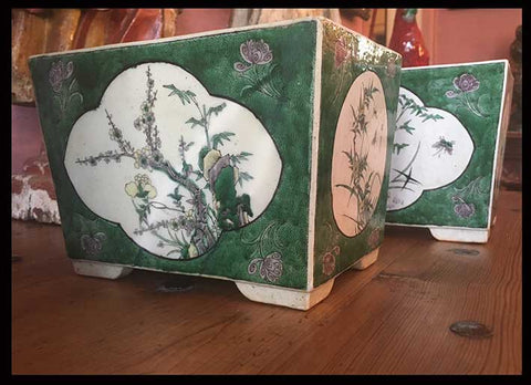 II.1491 MACETAS DE PORCELANA