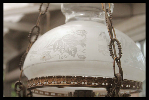 II.107 LÁMPARA FLOREADA TIPO CANDELABRO