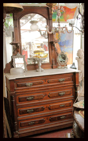 I.52 MUEBLE TOCADOR TIPO CÓMODA