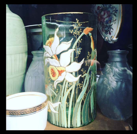 II.774 FLORERO PINTADO EN RELIEVE