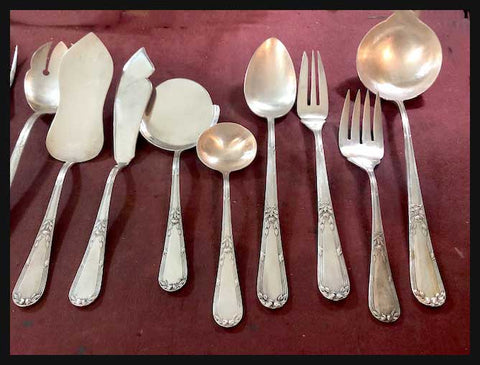 II.2166 CUCHILLERÍA ESPAÑOLA PARA 12