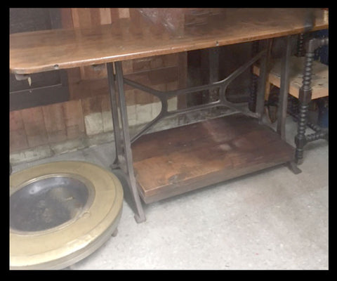 I.516 MESÓN DE CARPINTERO RÚSTICO DE MADERA Y FIERRO