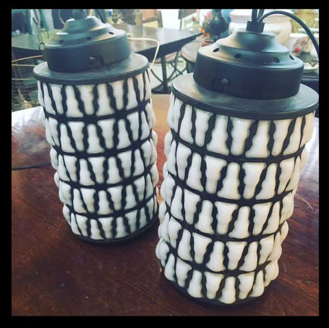 II.819 LÁMPARAS DE FIERRO Y OPALINA