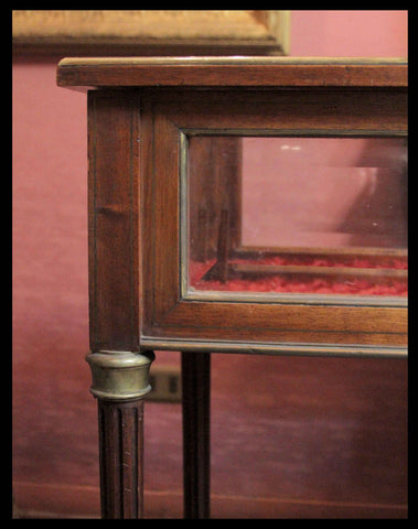 I.69 MUEBLE VITRINA FRANCÉS