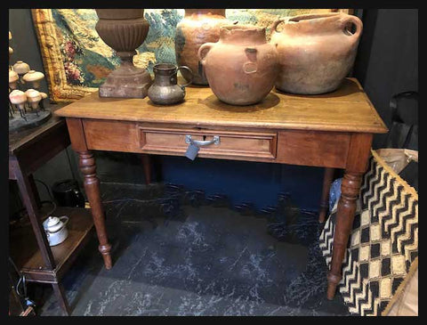 I.1642 MESA CHILENA CON CAJÓN