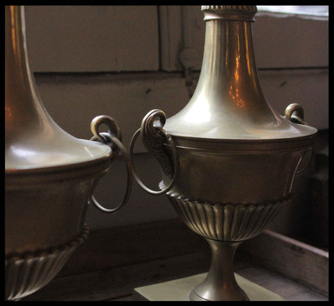 II.135 DOS ÁNFORAS DE BRONCE