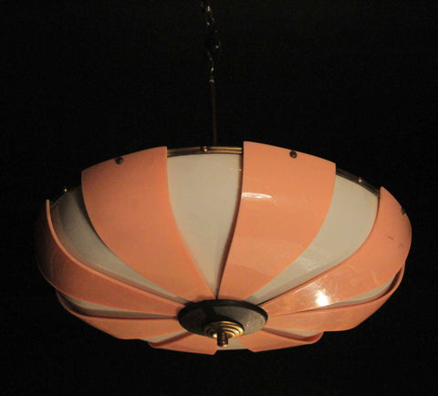 II.130 LÁMPARA COLGANTE DE BAQUELITA