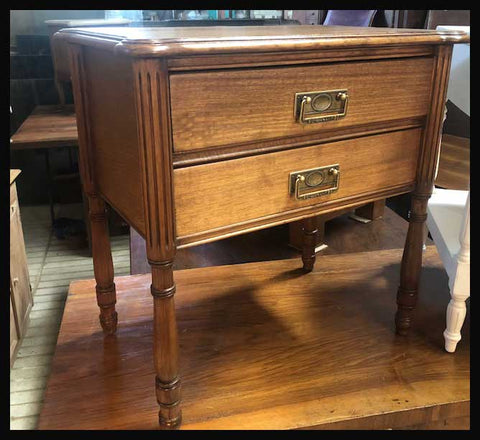 I.1294 VELADOR CON MANILLAS DE BRONCE