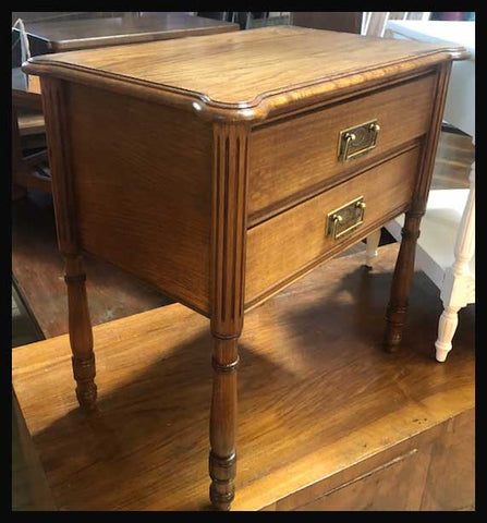 I.1294 VELADOR CON MANILLAS DE BRONCE