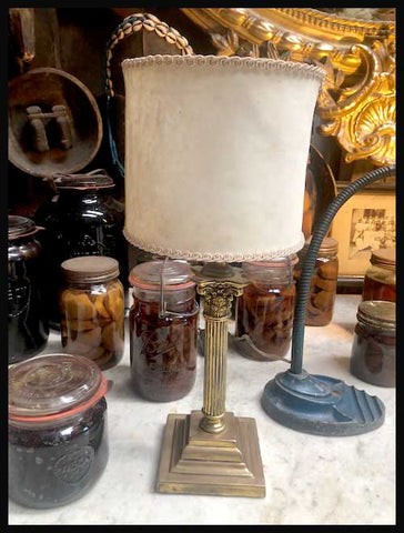 II.1885 LÁMPARA DE BRONCE DE MEDIA LUNA