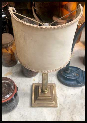 II.1885 LÁMPARA DE BRONCE DE MEDIA LUNA