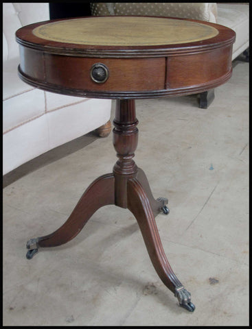 I.799 MESITA REDONDA CON CUERO