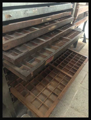 I.1304 MUEBLE DE IMPRENTA ORIGINAL DE 12 BANDEJAS