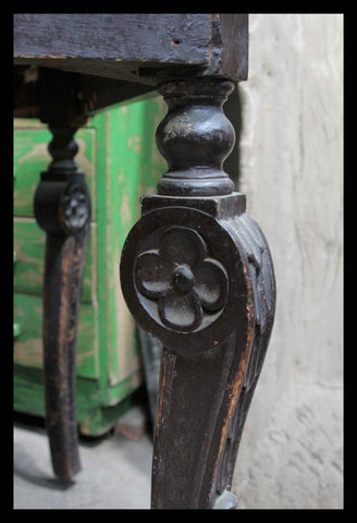 I.82 MESA CUADRADA DE MADERA