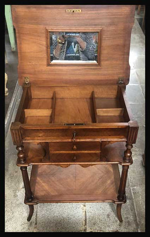 I.1309 COSTURERO DE NOGALES FRANCÉS