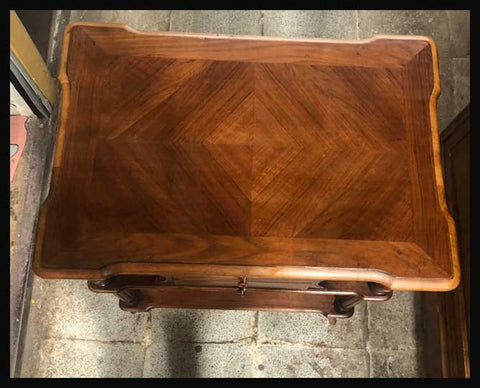 I.1309 COSTURERO DE NOGALES FRANCÉS