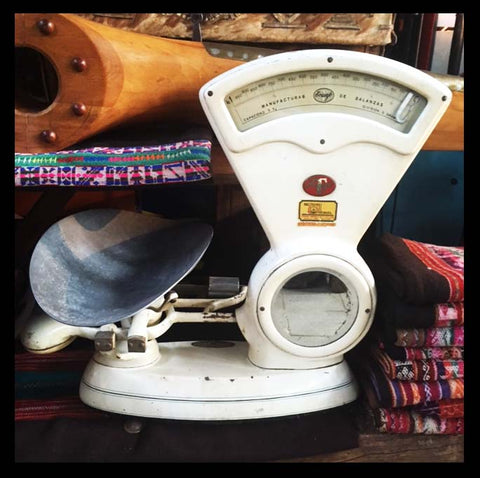 II.854 PESA BLANCA DE ALMACÉN