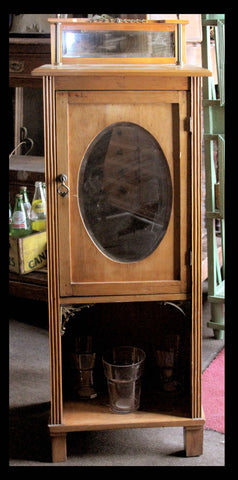 I.89 MUEBLE DE BAÑO DE MADERA Y ESPEJO