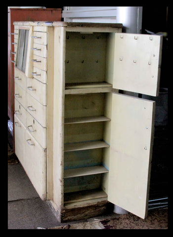 I.91 MUEBLE DE DENTISTA DE MÚLTIPLES CAJONES